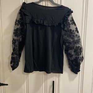 Flower embroidered long sleeve 🌸